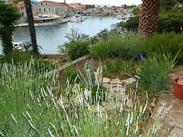 Apartments and Rooms Darinka
