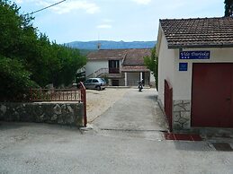 Apartment and Room Darinka