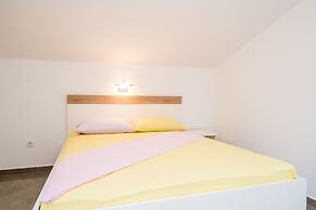 Apartment and Rooms Mato