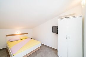Apartment and Rooms Mato