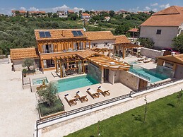 Villa Gold