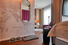 VOYA Hotel