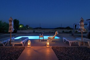 Gennadi Serenity House -beachfront Villa