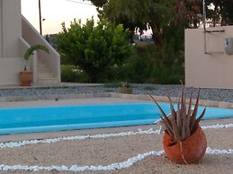 Gennadi Serenity House -beachfront Villa