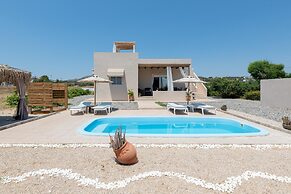 Gennadi Serenity House -beachfront Villa