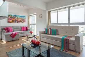Exclusive Penthouse With Private Rooftop Jacuzzi BBQ Game Room