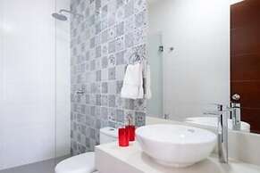 Exclusive Penthouse With Private Rooftop Jacuzzi BBQ Game Room