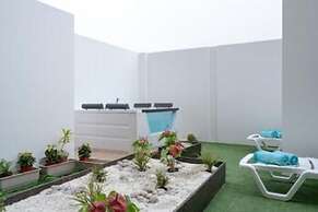 Exclusive Penthouse With Private Rooftop Jacuzzi BBQ Game Room