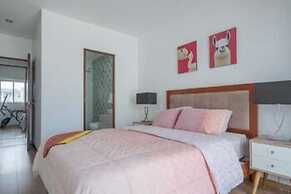 Exclusive Penthouse With Private Rooftop Jacuzzi BBQ Game Room