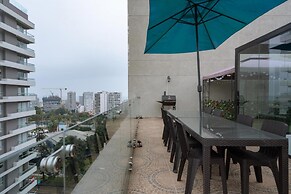 Exclusive Penthouse With Private Rooftop Jacuzzi BBQ Game Room