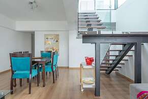 Exclusive Penthouse With Private Rooftop Jacuzzi BBQ Game Room