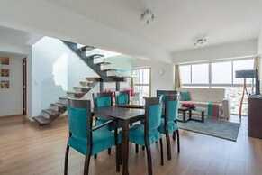 Exclusive Penthouse With Private Rooftop Jacuzzi BBQ Game Room