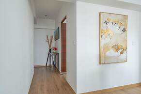 Exclusive Penthouse With Private Rooftop Jacuzzi BBQ Game Room