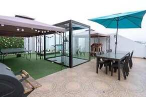 Exclusive Penthouse With Private Rooftop Jacuzzi BBQ Game Room