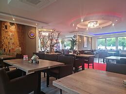 SILONCE Hotels & Restaurant