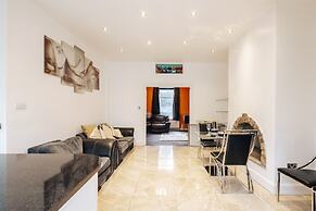 Luxury Town House