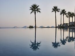 AMIRA LUXURY RESORT & SPA