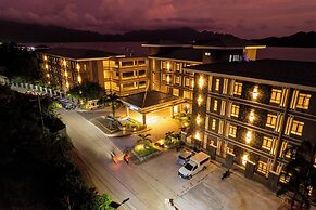 Zuri Resort