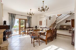 Villa Xenios Dias in Argaka