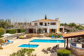 Villa Xenios Dias in Argaka