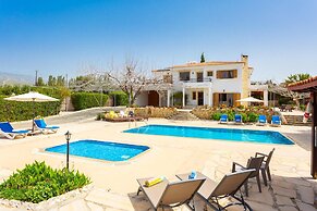 Villa Xenios Dias in Argaka