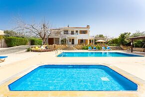 Villa Xenios Dias in Argaka