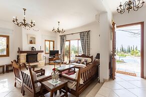 Villa Xenios Dias in Argaka