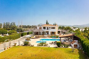 Villa Xenios Dias in Argaka