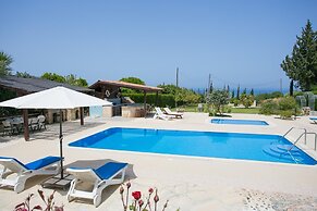 Villa Xenios Dias in Argaka