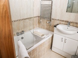1 Greenswood Court