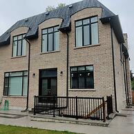 Brand New Basement Apt next to Beach & Go Train
