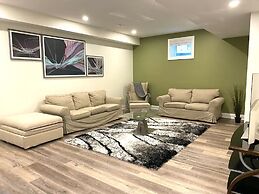 Brand New Basement Apt next to Beach & Go Train