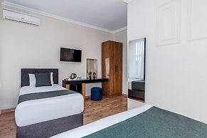 La Pera Suites