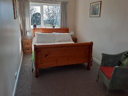 Inviting 3-bed Cottage Close to Pwllheli