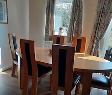 Inviting 3-bed Cottage Close to Pwllheli