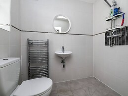 Spacious 3bed Property With Parking Large Garden