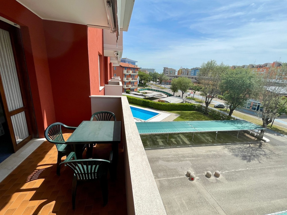 Studio With Balcony and Pool