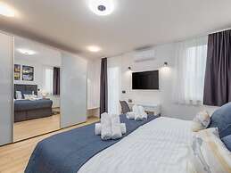 Villa D Pula 3-bedrooms Luxury Accomodation