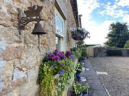 Luxury, Self-contained Country Cottage With View