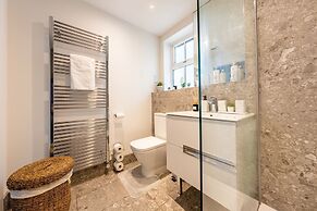 Super Luxe Central Maidenhead Apartment