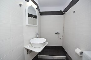 Karboni Hotel