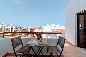 Holiday 1 Bed Apartment With Pool in Albufeira
