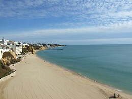 Holiday 1 Bed Apartment With Pool in Albufeira