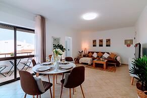 Holiday 1 Bed Apartment With Pool in Albufeira
