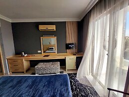 Summer Rose Hotel