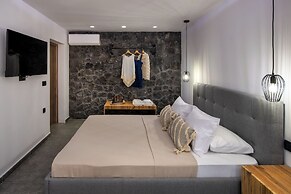Potamida Suites
