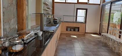 ELEATERRA HOTEL