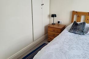 1 Bed Retreat-sleeps 2-secure Parking-garden