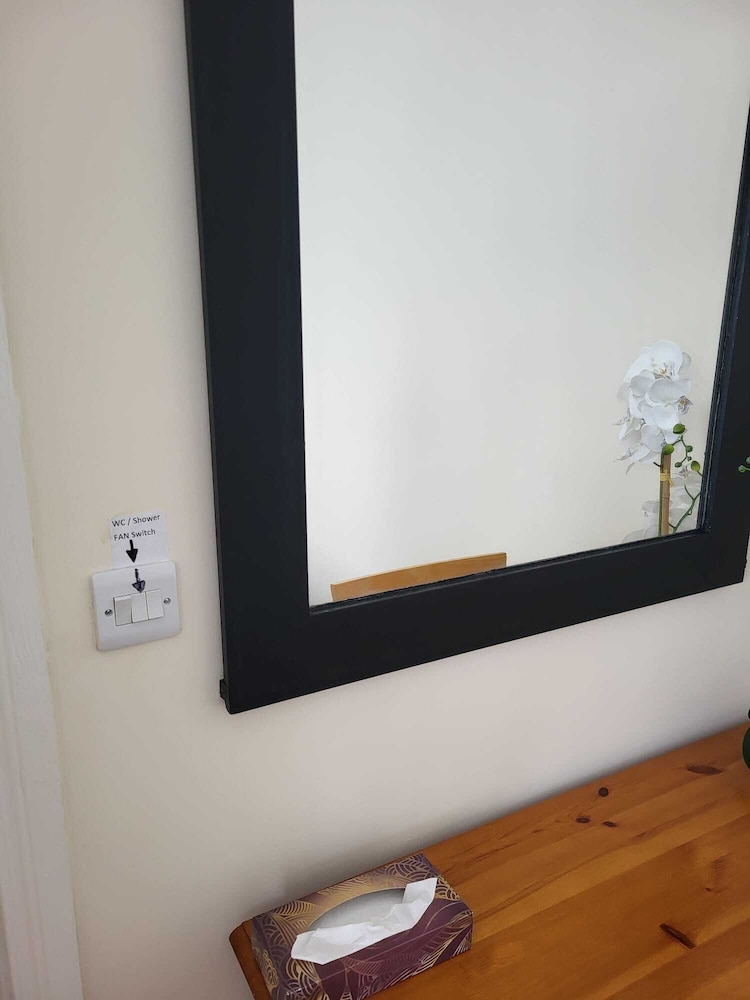 1 Bed Retreat-sleeps 2-secure Parking-garden