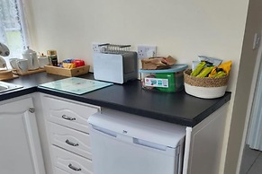 1 Bed Retreat-sleeps 2-secure Parking-garden